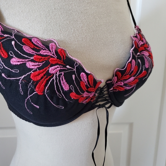 Fredrick's Of Hollywood Embroider Black Lace  Push Up Demi Bra Women's 36 C - Picture 2 of 13